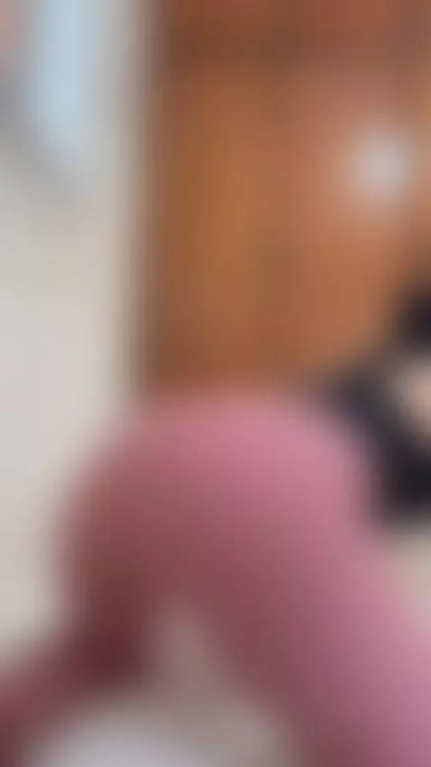This fat ass is clapping for you. Come make it louder. 🍑💦 by jasmineof