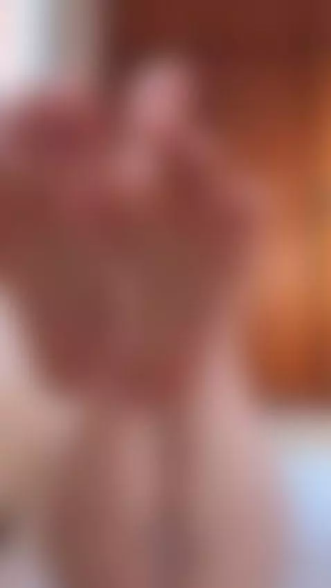 These feet were made to be kissed and licked 💦 by jasmineof