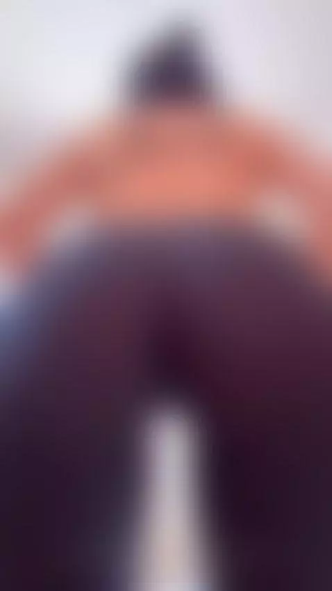 This fat ass is clapping for you. Come make it louder. 🍑💦 by jasmineof