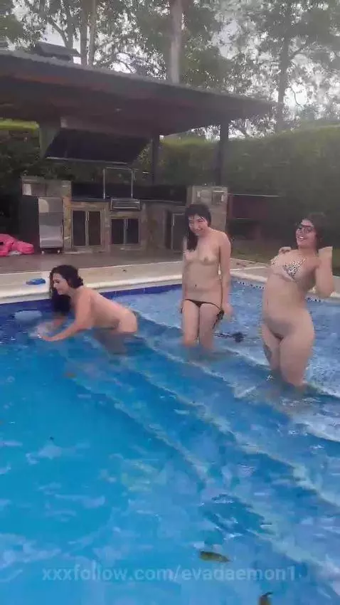 Do you want to come swim with us?🥵 by evadaemon1