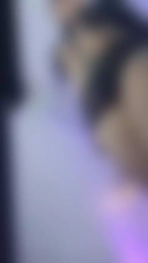 im online,come here! by amypalmmer1