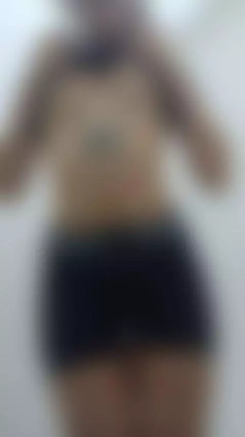 tocandome un poco en un vestidor by amypalmmer1