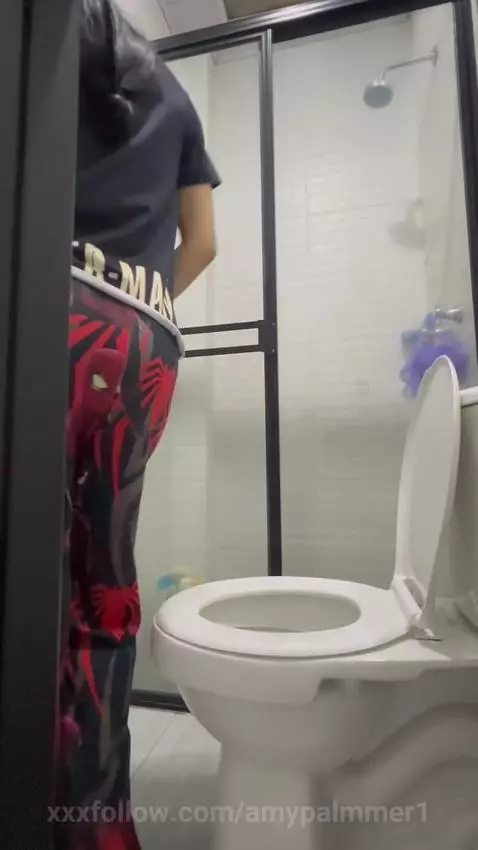 I get up from massage to the bathroom and spy on me by amypalmmer1