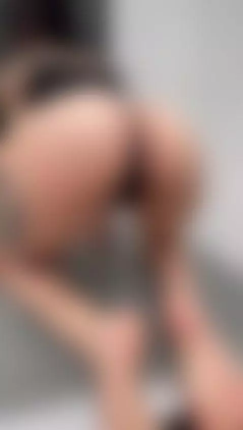 My big ass on the washing machine is what I like the most. by amypalmmer1