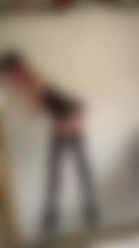 My mirror is perfect for the size of my long legs 🪞 by nattcortesss