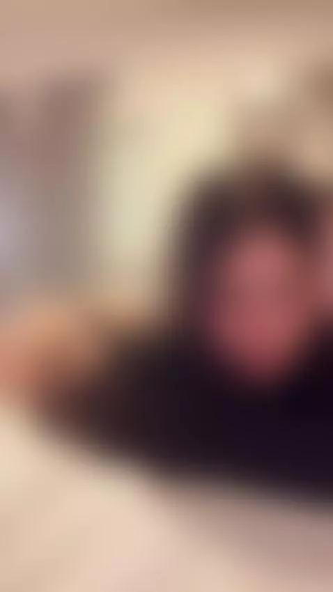 👀 by danielaescyus08