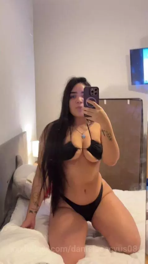 sigueme para mas contenido candente en mi cuenta de ONLyFANS... by danielaescyus08