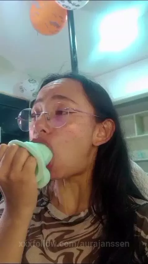 Today I am very playful, come and have fun with me. 😈😋🙊 by aurajanssen