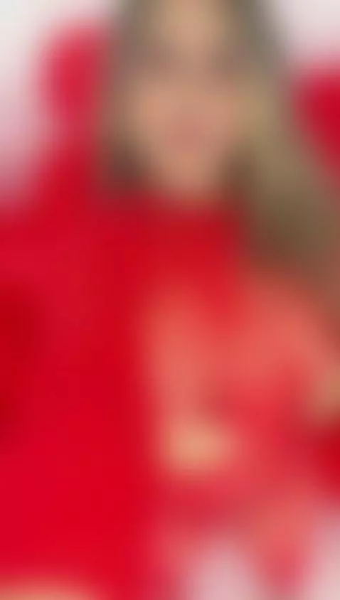 red mmmm❤️ by julietha-taylor