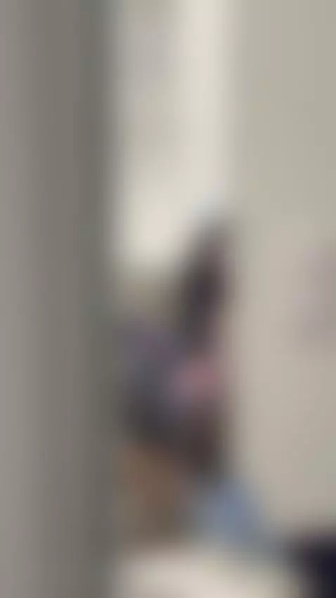 mi vecino morboso me pistea mientras tenia una videollamada ... by carolinaguerrero