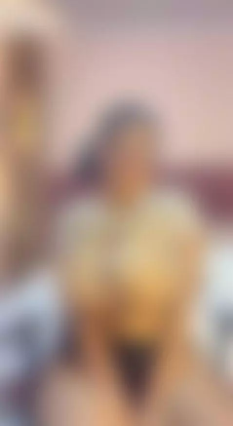 I move fast and my breasts bounce up and down...😏
es.stripch... by emilyleon