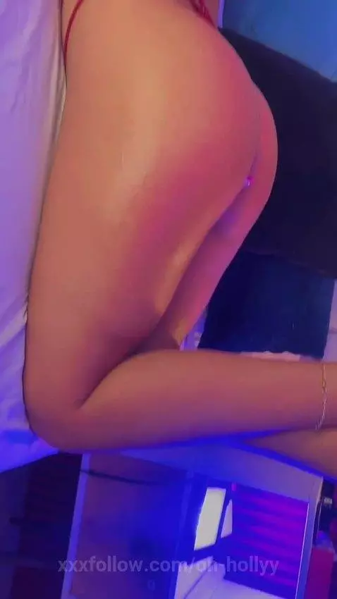 touch my skin and feel how you turn me on 😼 by oh-hollyy