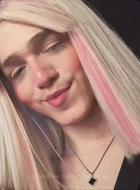 I threw the magic powder on her and it made her panic. by dylanrosse