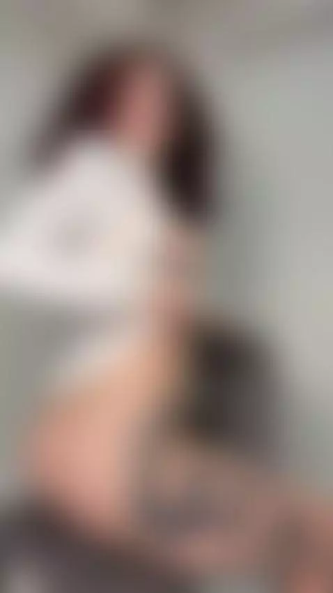 Tattooed ass sways as she pulls her shirt up slow 🤤 by jadiexbaddie