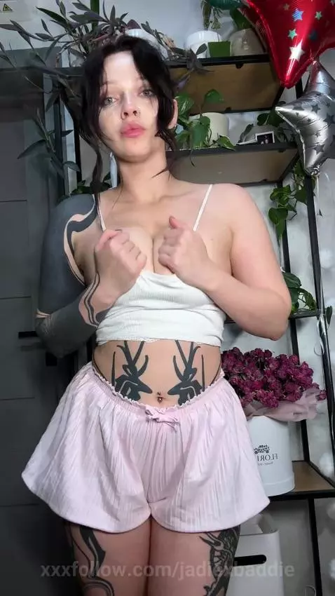 Scroll if you want, but the bold ones tap for more. by jadiexbaddie