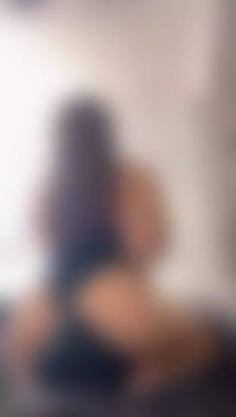 My pussy against the pillow... real moans just for you 🍑😈🤤🥵
... by martina-monrhoee