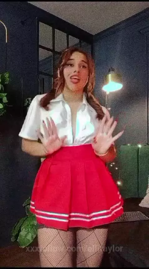 Quieres que te baile? by ellitaylor