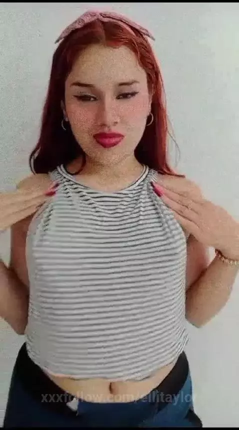 Upss quieren salir de mi camisa 🍒 by ellitaylor