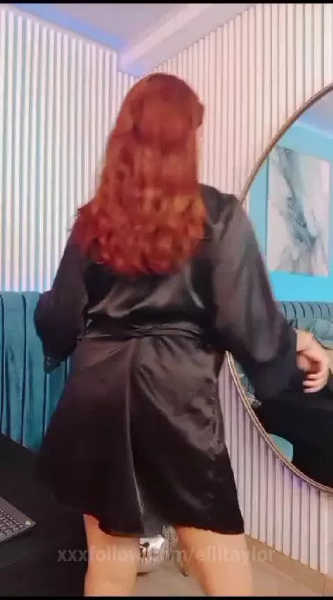 Shake my ass by ellitaylor