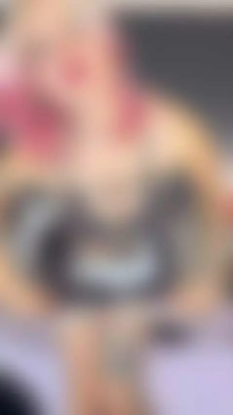 It's really hot here, I need a shower by kallenkozuky