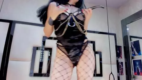 Spicy Latina looking for someone who dares to try me 🔥. by alixxon1