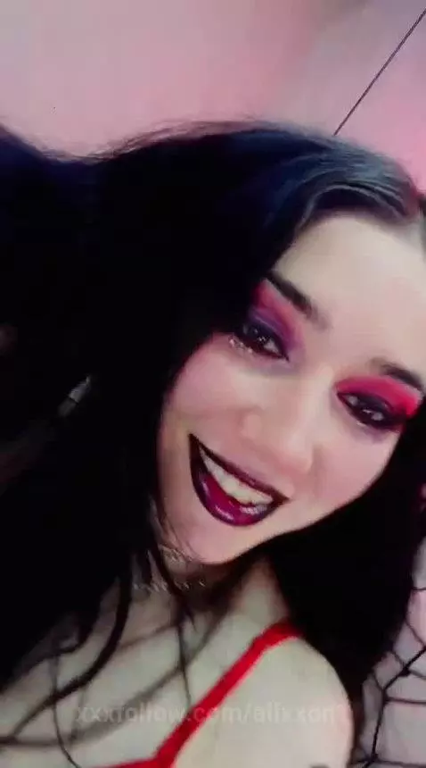 I want you to give me a tour of my entire sensual body 🍑🥵 by alixxon1