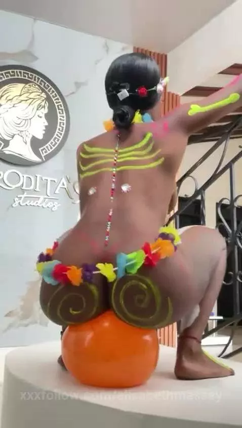 BIG ASS JUMPS ON A BOMB !!! by elisabethmassey