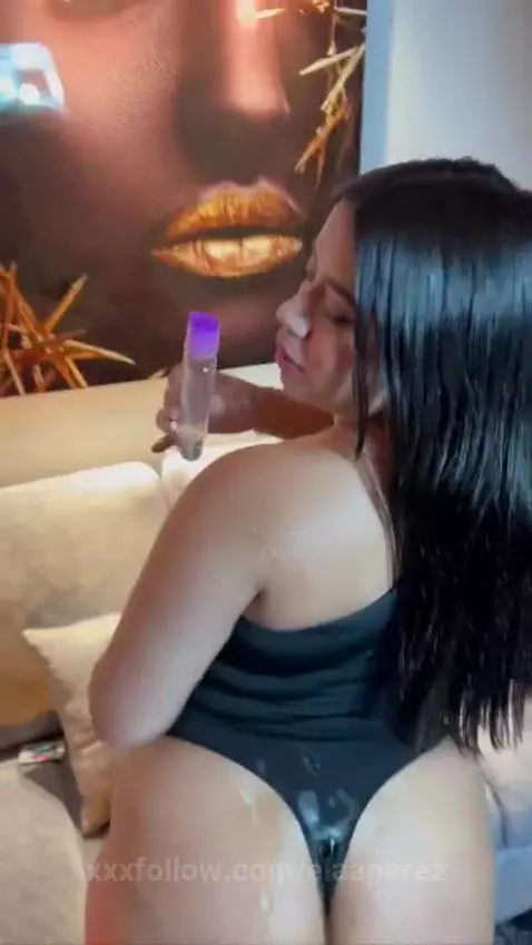 Mmmm is so  hot, rigth? by elaaperez