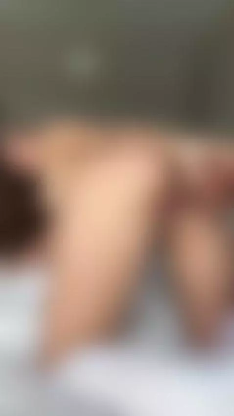 🍑 I turned around slowly and gave the camera my favorite vie... by lilyulixo