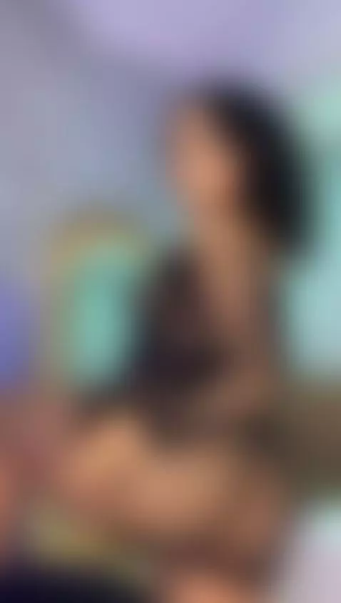 Shakeing my ass by emma-broown