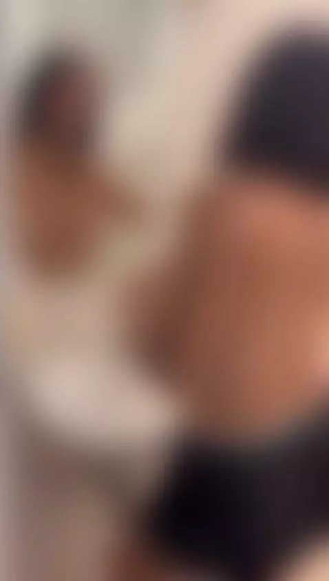 mira como se masajea las tetas by slut-milf