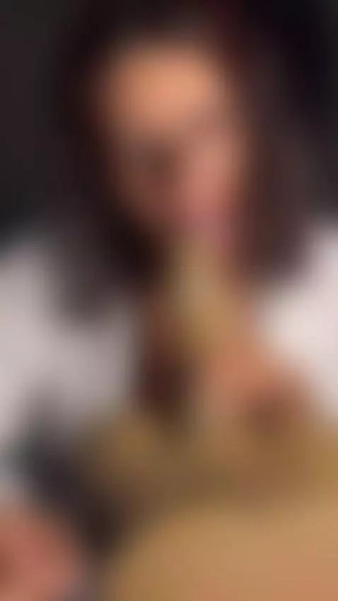 te gusta como lo chupa esta sucia milf by slut-milf
