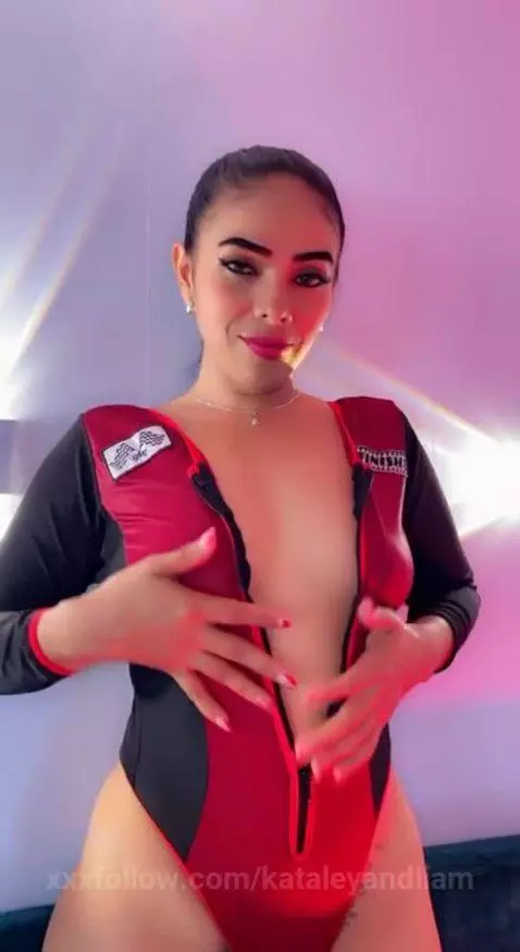 Take off my clothes and then how horny I am...😈
es.stripchat... by kataleyandliam