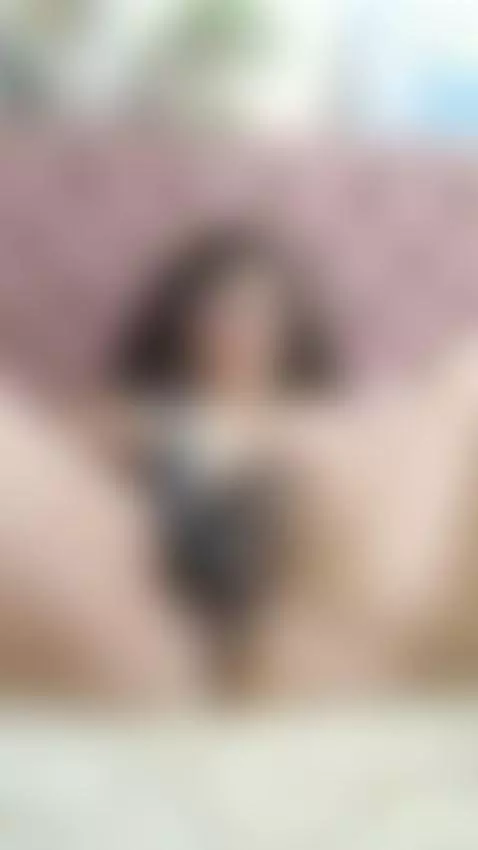 a wet pussy and it comes out in milk, look how it drips by azamy12