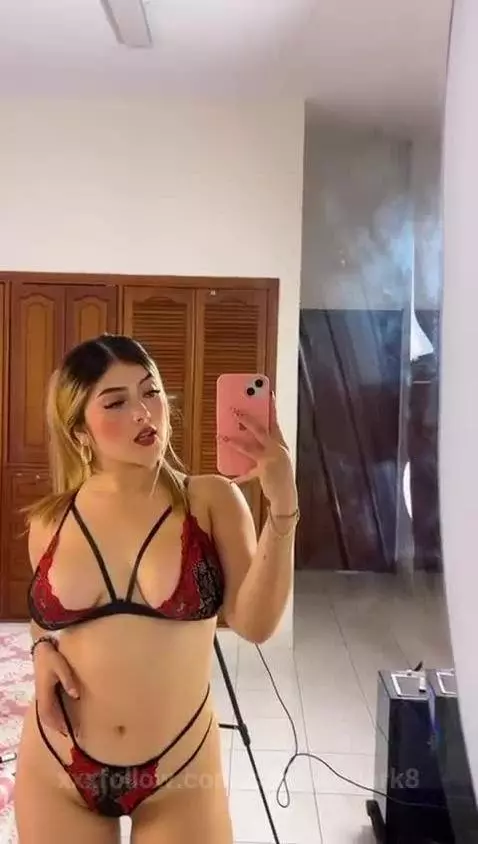 I´m Your Queen Bb by sophia-clark8