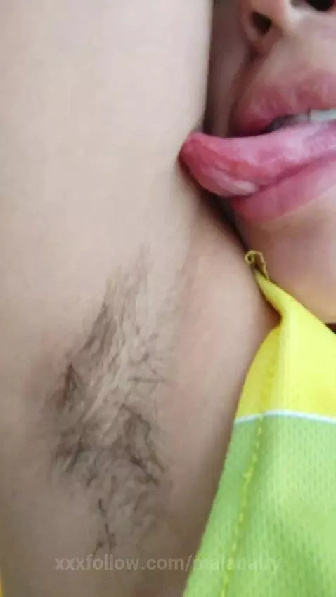 liking my armpits turn me on 🔥🔥 by maiahairy