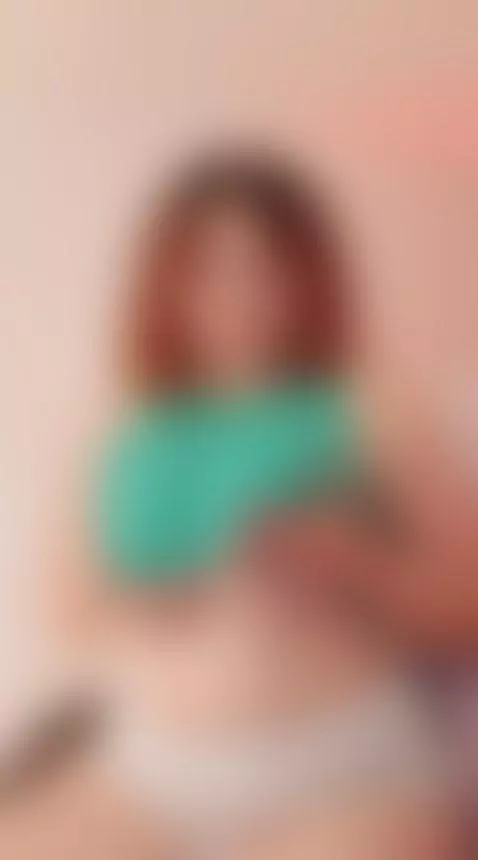 Two great reasons to like the color green by miss-brave