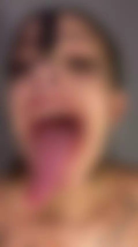 No necesito decir mucho para ponerte de rodillas… solo usar ... by mariagrrr