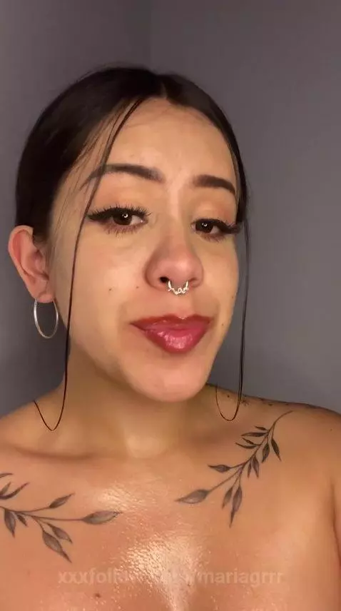 Quieres sentirla  solo a través de la pantalla ... by mariagrrr