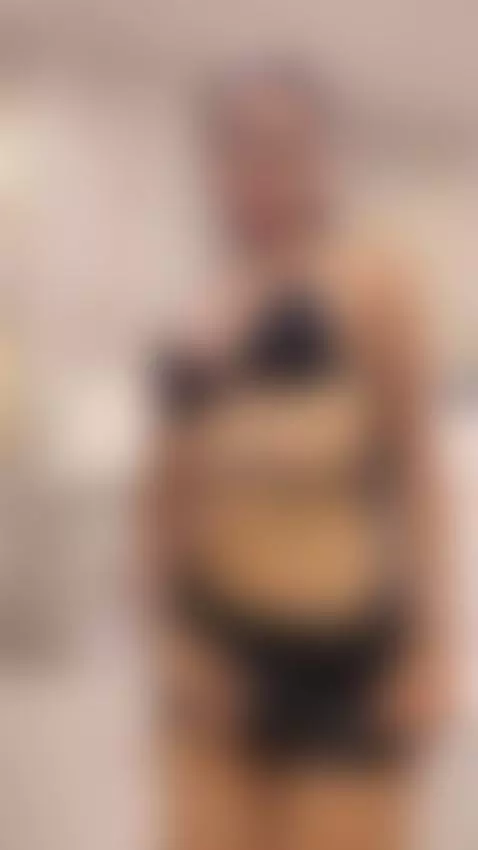 Sexy and Hot by bellasweeth