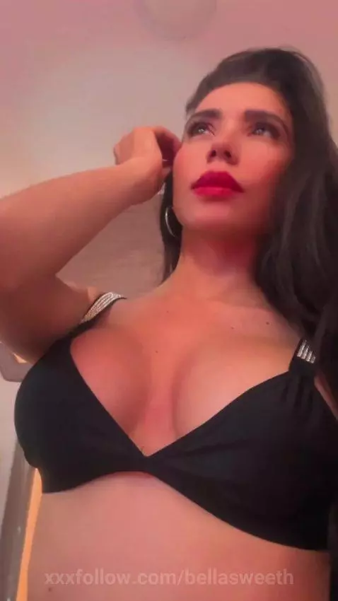 Sexy and hot by bellasweeth