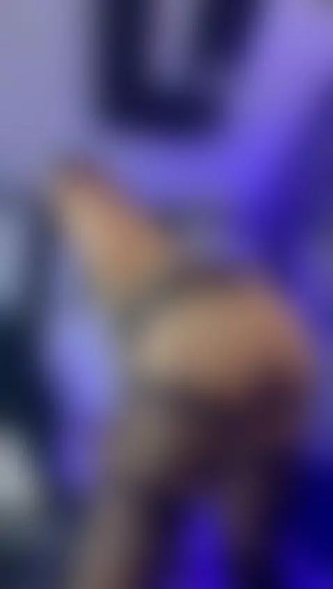 Shaking my big ass by sarahcastro1