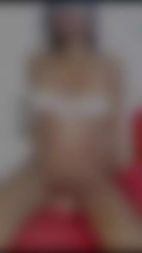 U wanna play with me babe??? my asshole is so tight by emiilyanderson