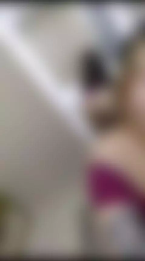 quien me acompaña en mi cama by alexa-pink