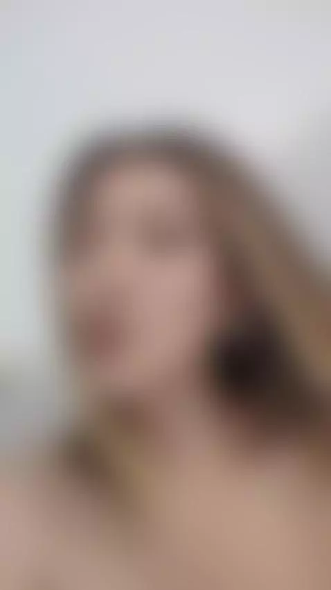 Me encanta que me mires desde ahí abajo mientras me luzco pa... by angelacastle