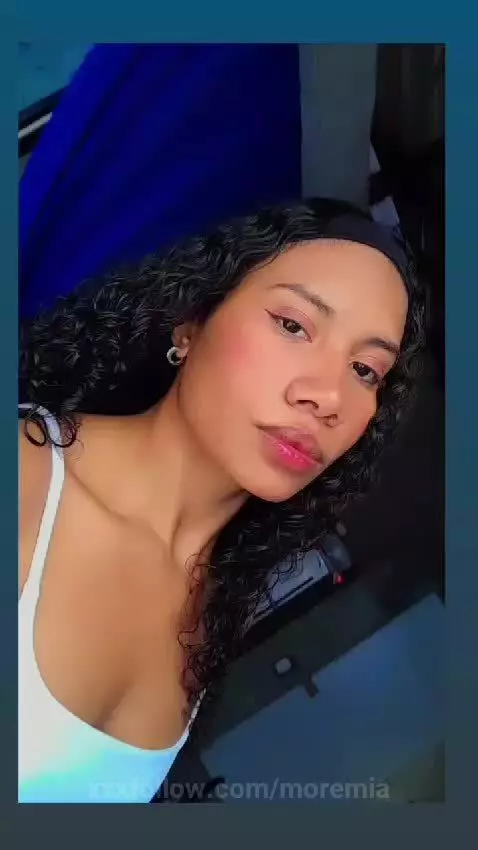 kiss, chicacaliente, curlyhair by moremia