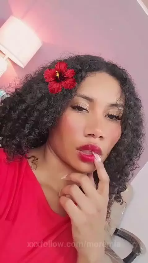 red, curlyhair, colombiana by moremia