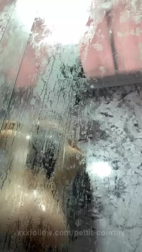 Oye! eres un chico muy malo... por que pusiste una camara es... by pettit-courtny