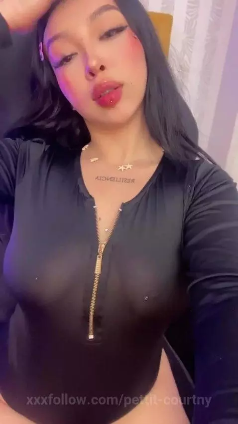 Estoy segura de que quieres chupar mis pezones by pettit-courtny