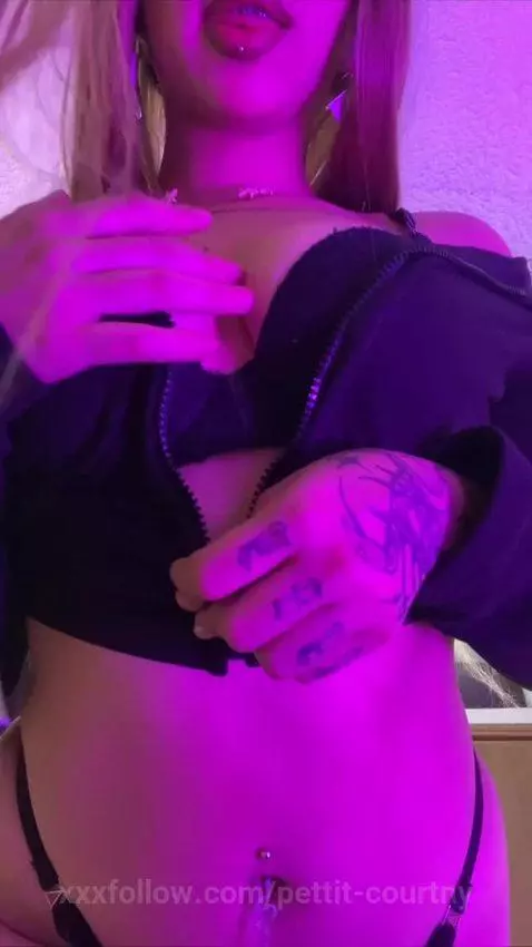 Yo encima y tu haciendo lo que yo te diga.... by pettit-courtny